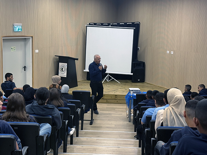 محاضرة توعويّة في مدرسة دار التربية والعلوم الشاملة عتيد جلجولية حول نبذ العنف وضبط النفس